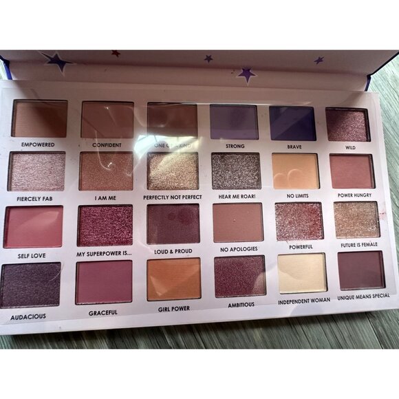 I Am A Woman What's Your Super Power? 24 Shade Eye Shadow Palette Vol 2 - Picture 5 of 7